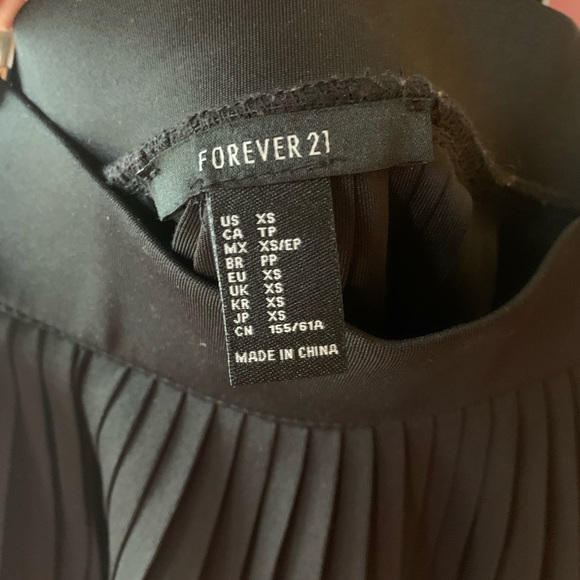 Black pleated mini skirt - Picture 1 of 3